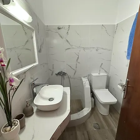 Апартаменты Family House 2 Near Логарас