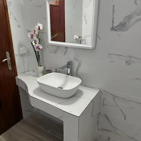 Family House 2 Near *