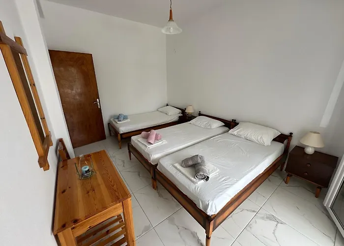 Family House 2 Near Lägenhet *