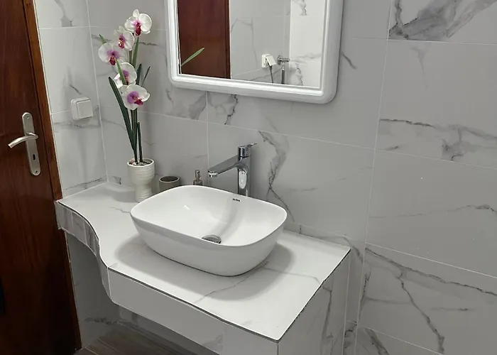 Family House 2 Near *